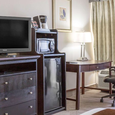 Clarion Hotel Orlando International Airport Exterior photo