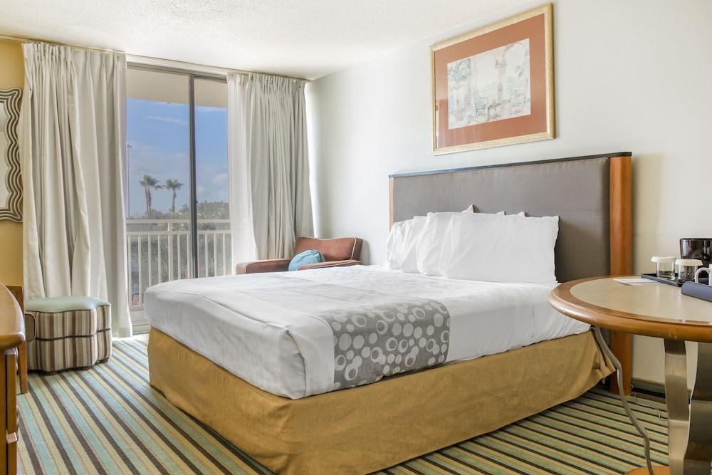 Clarion Hotel Orlando International Airport Exterior photo