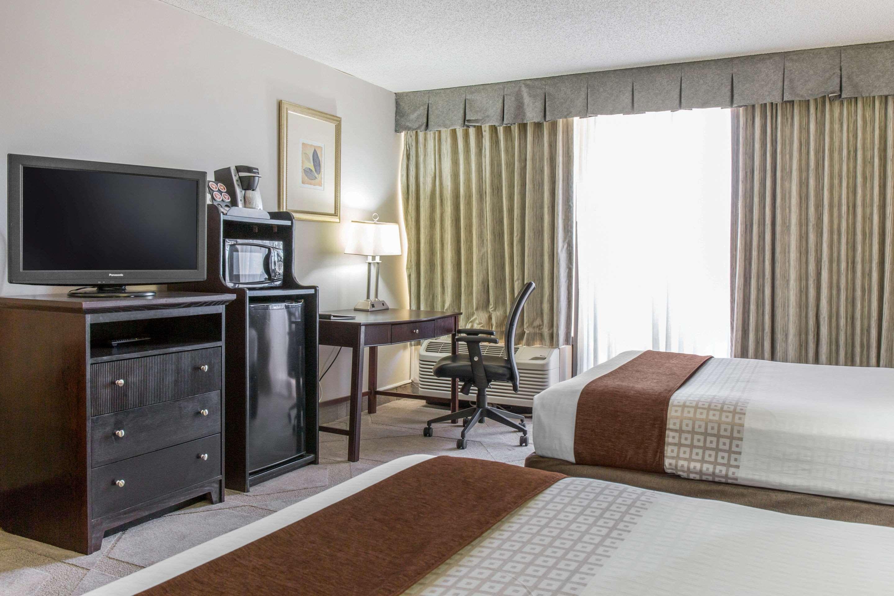 Clarion Hotel Orlando International Airport Exterior photo