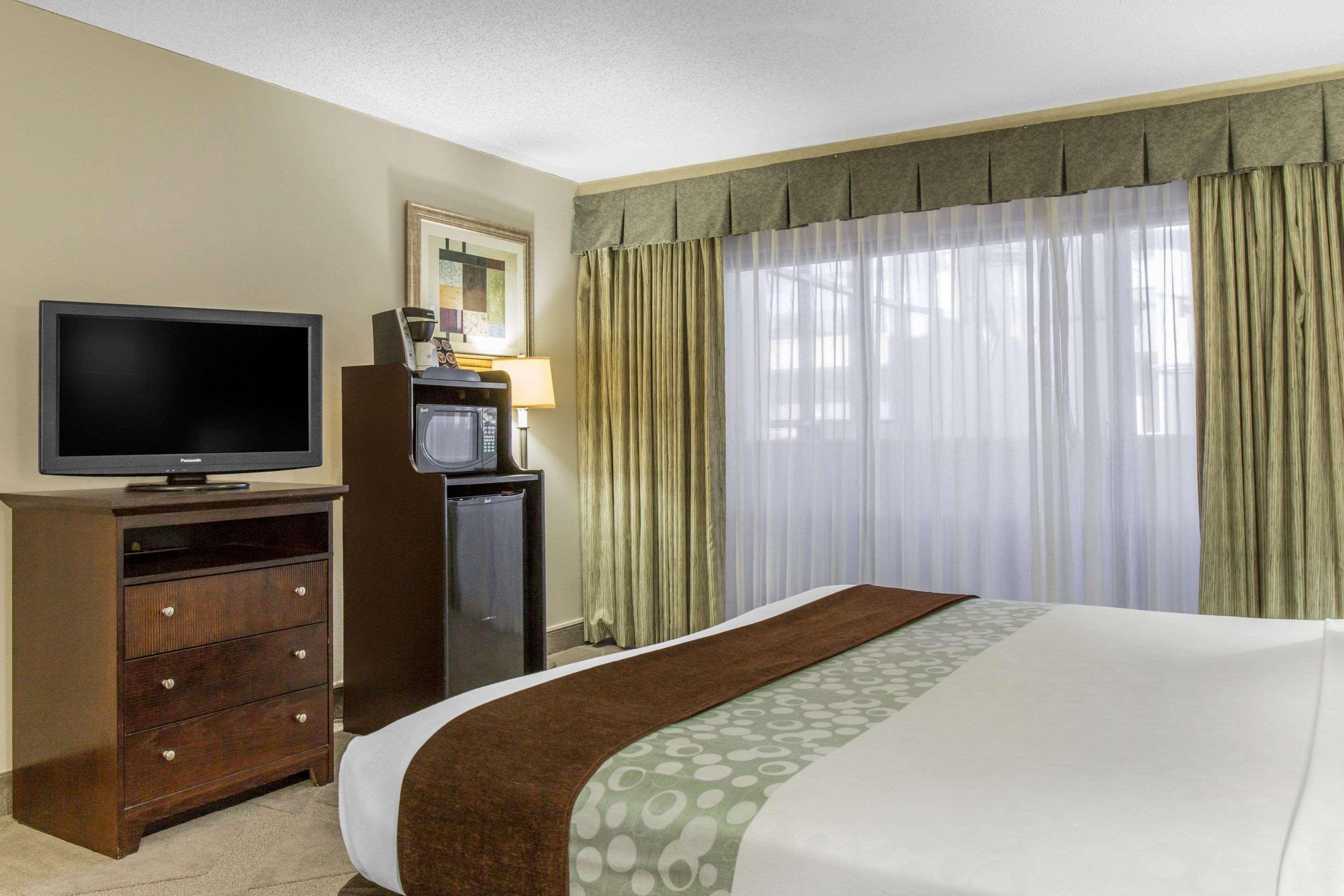 Clarion Hotel Orlando International Airport Exterior photo