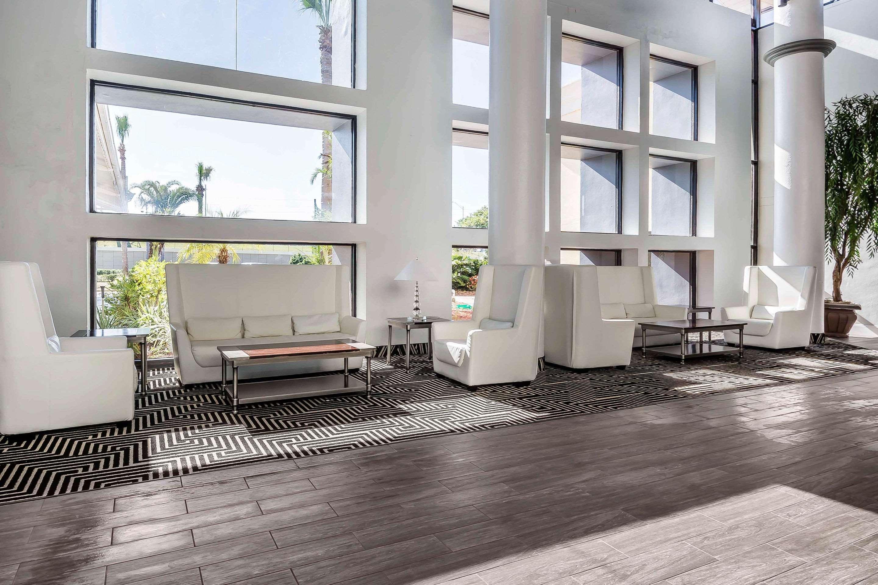 Clarion Hotel Orlando International Airport Exterior photo