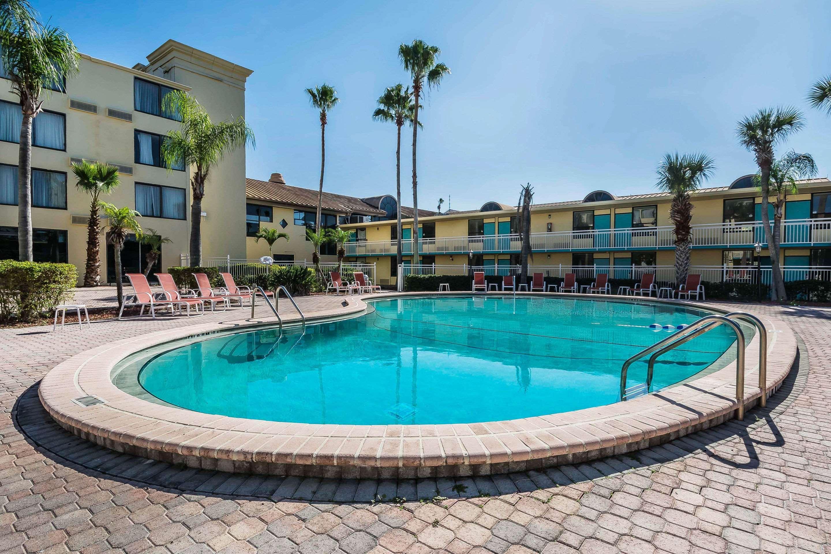 Clarion Hotel Orlando International Airport Exterior photo