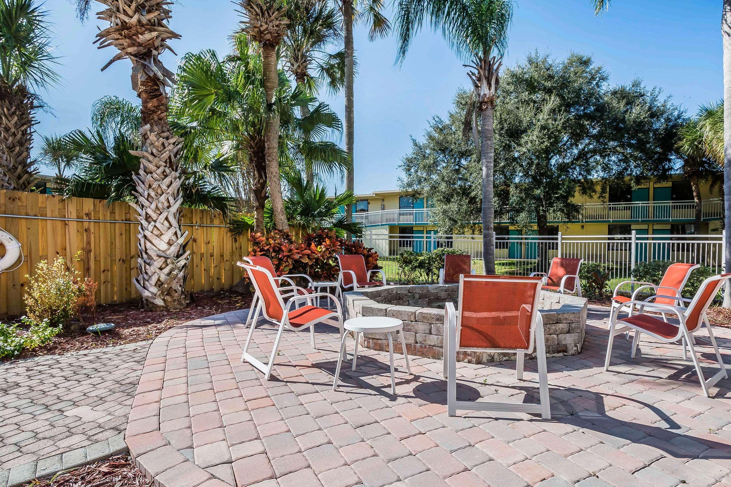 Clarion Hotel Orlando International Airport Exterior photo