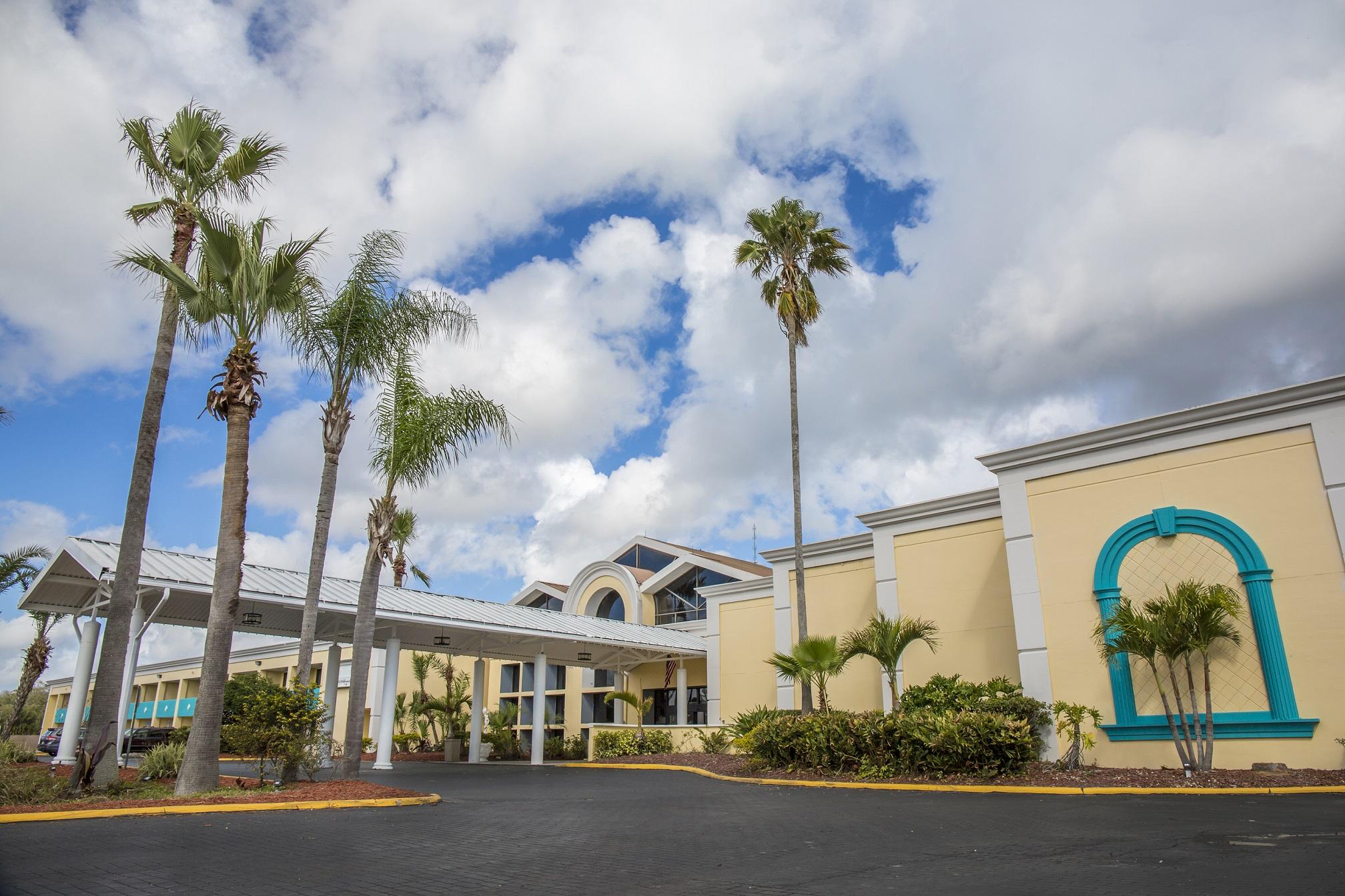 Clarion Hotel Orlando International Airport Exterior photo