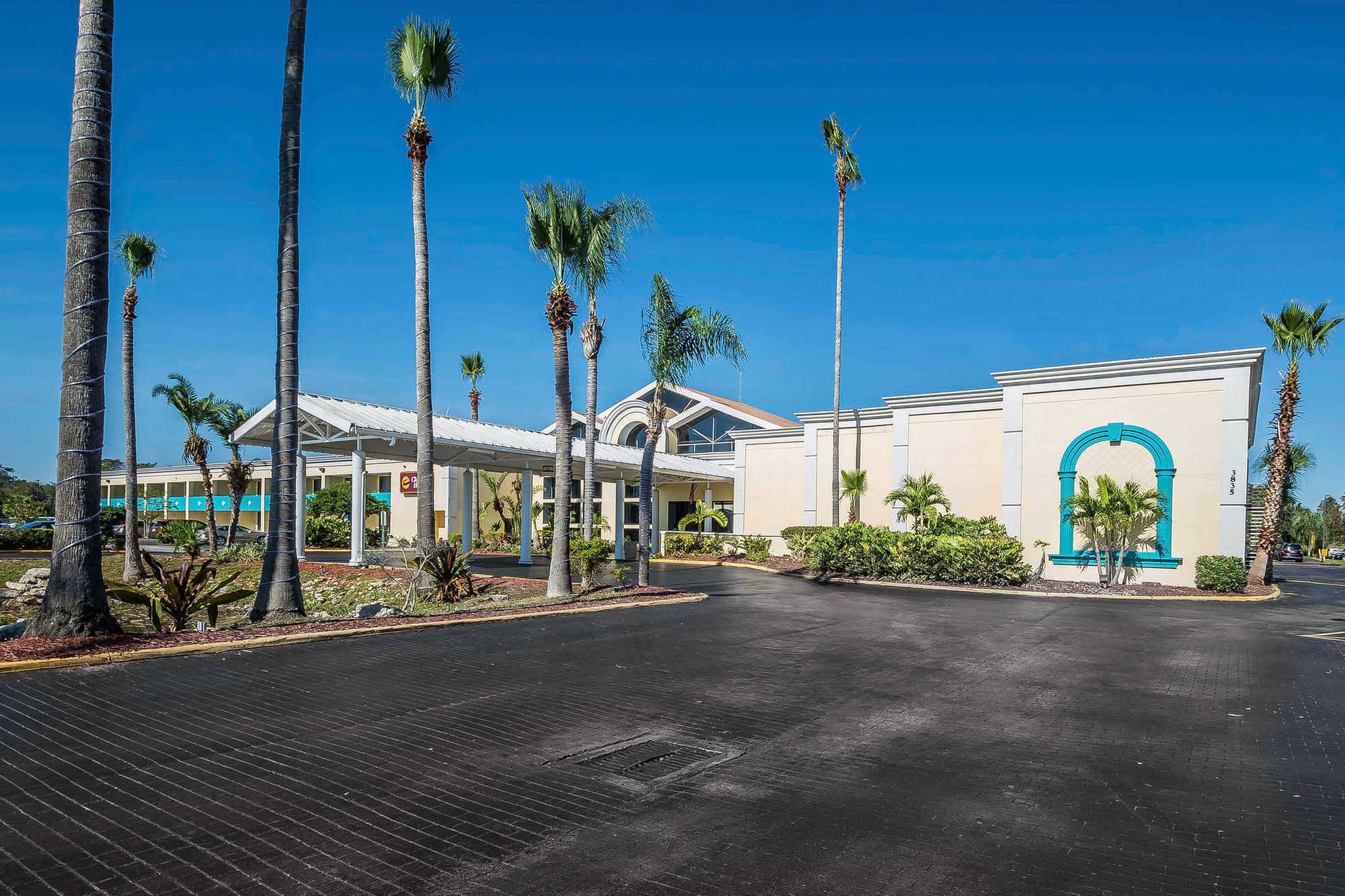 Clarion Hotel Orlando International Airport Exterior photo