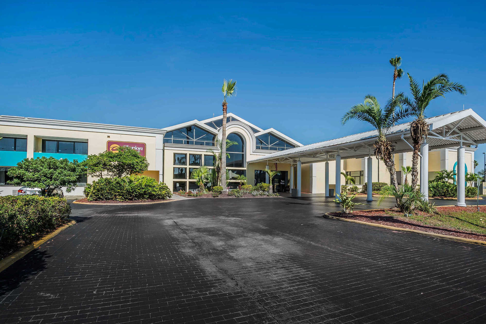 Clarion Hotel Orlando International Airport Exterior photo
