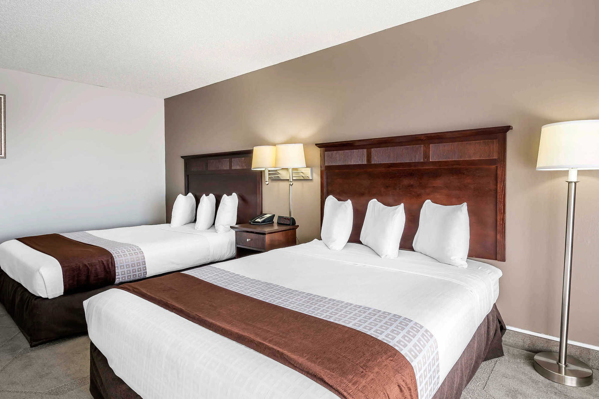 Clarion Hotel Orlando International Airport Room photo