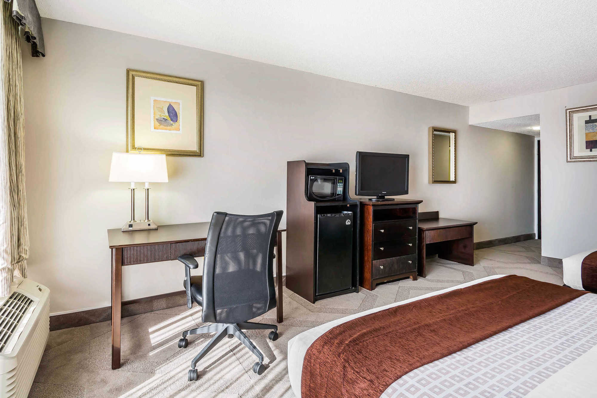 Clarion Hotel Orlando International Airport Room photo