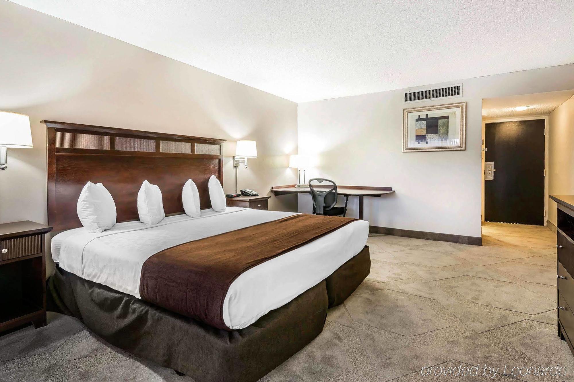 Clarion Hotel Orlando International Airport Exterior photo