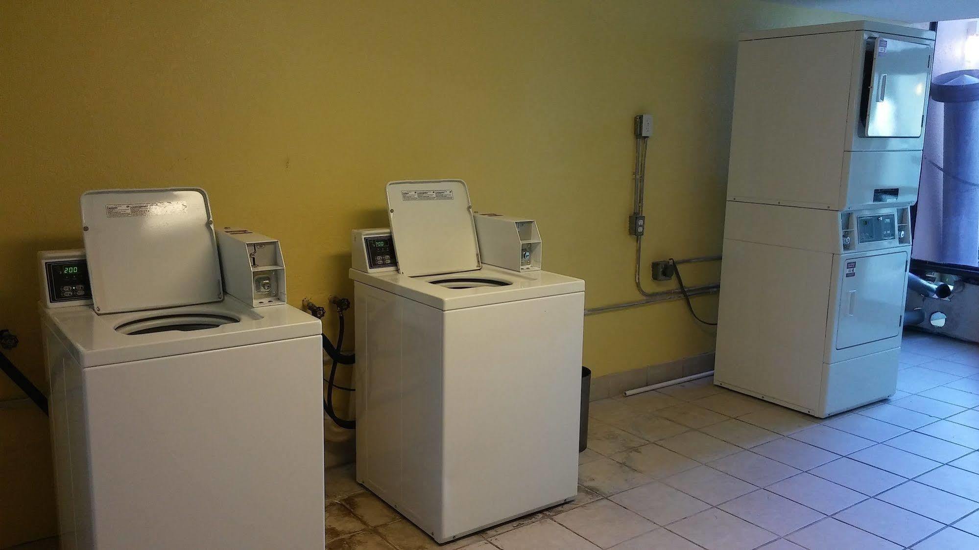 Clarion Hotel Orlando International Airport Exterior photo