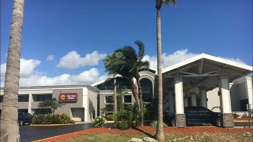 Clarion Hotel Orlando International Airport Exterior photo